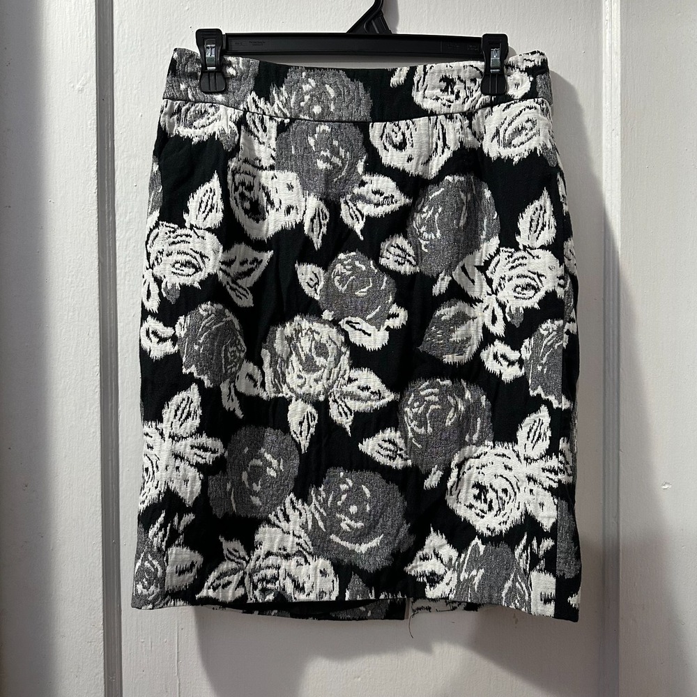 Banana Republic Black Floral Print Skirt in 4P